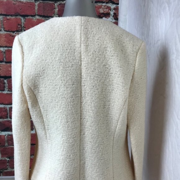 Elegant Cream Women's Jacket - Picture 5 of 6